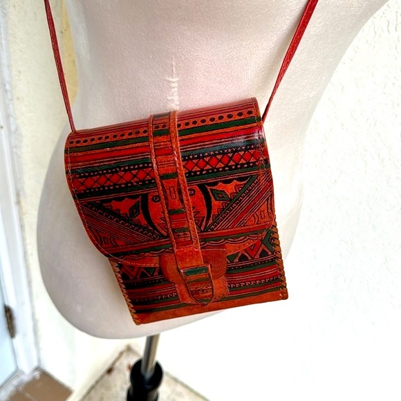 Vintage - Hand Painted Leather Hard Case Crossbody bag. Button Closure. - Picture 5 of 8
